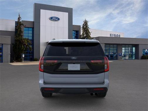 Glacier Gray Metallic Tri-Coat 2026 Ford Expedition Tremor