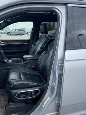 2022 Jeep Grand Cherokee Summit