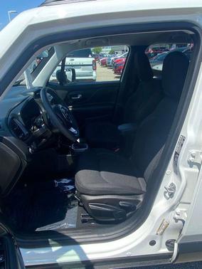 Alpine White Clearcoat 2023 Jeep Renegade Altitude