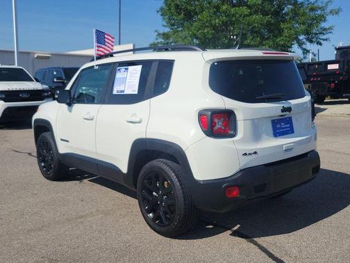 Alpine White Clearcoat 2023 Jeep Renegade Altitude