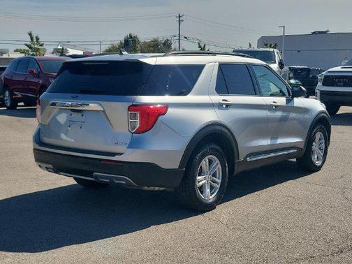 Iconic Silver Metallic 2022 Ford Explorer XLT