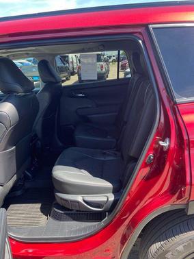 Ruby Flare Pearl 2024 Toyota Highlander Hybrid XLE