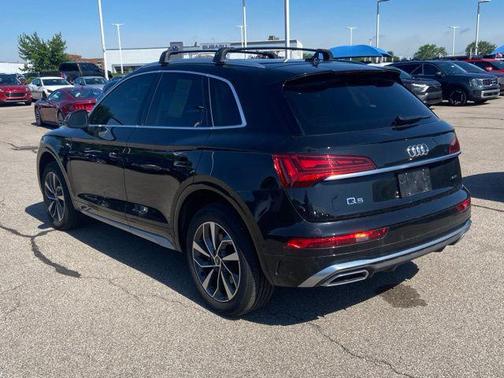 Mythos Black Metallic 2022 Audi Q5 45 S line Prestige