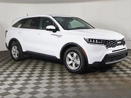 Glacial White Pearl 2023 Kia Sorento LX