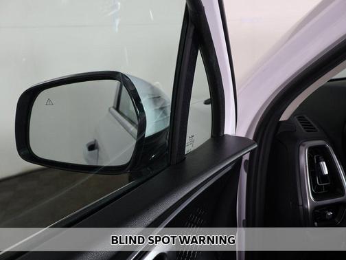 Glacial White Pearl 2023 Kia Sorento LX