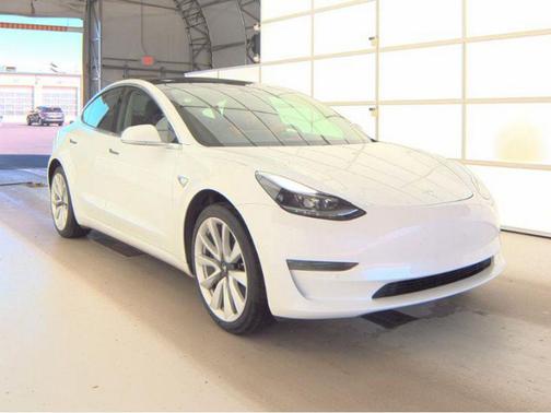 Pearl White Multi-Coat 2019 Tesla Model 3 Mid Range