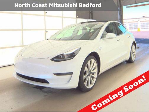 Pearl White Multi-Coat 2019 Tesla Model 3 Mid Range