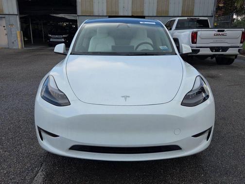 Pearl White Multi-Coat 2023 Tesla Model Y Long Range Dual Motor All-Wheel Drive