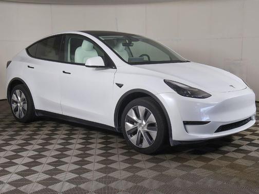 Pearl White Multi-Coat 2023 Tesla Model Y Long Range Dual Motor All-Wheel Drive
