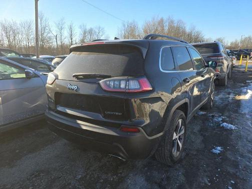 Diamond Black Crystal Pearlcoat 2022 Jeep Cherokee Limited