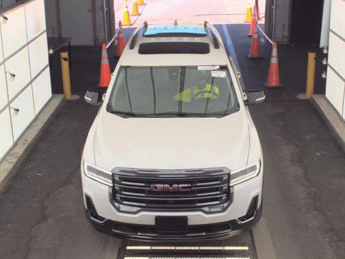 White Frost Tricoat 2023 GMC Acadia AWD AT4