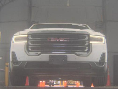 White Frost Tricoat 2023 GMC Acadia AWD AT4