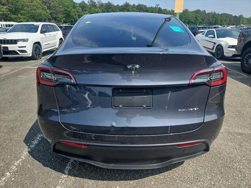 2022 Tesla Model Y Long Range Dual Motor All-Wheel Drive
