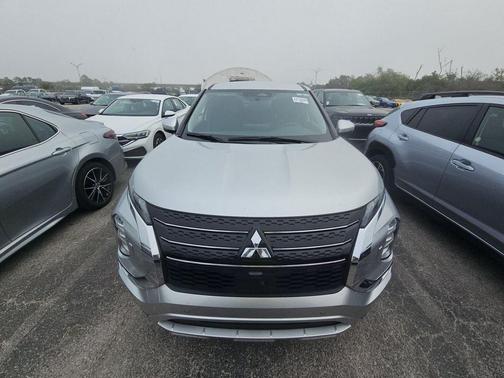 2024 Mitsubishi Outlander SE Black Edition w/Pano Roof S-AWC