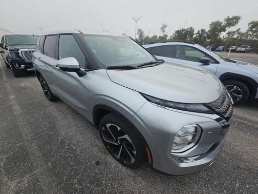 2024 Mitsubishi Outlander SE Black Edition w/Pano Roof S-AWC