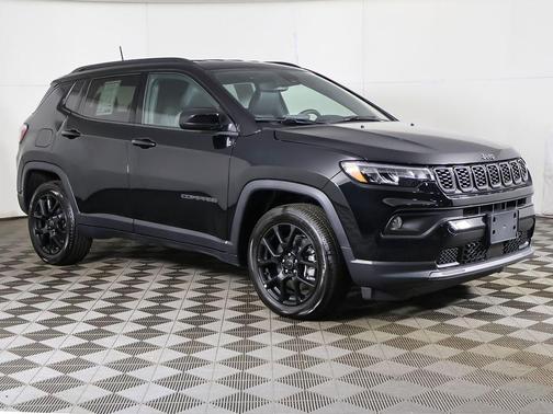 Diamond Black Crystal Pearlcoat 2026 Jeep Compass Latitude