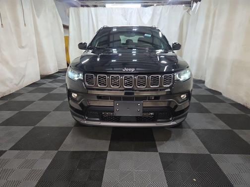 Diamond Black Crystal Pearlcoat 2026 Jeep Compass Latitude