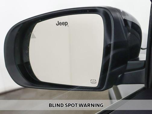 Diamond Black Crystal Pearlcoat 2026 Jeep Compass Latitude