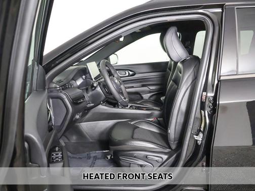 Diamond Black Crystal Pearlcoat 2026 Jeep Compass Latitude