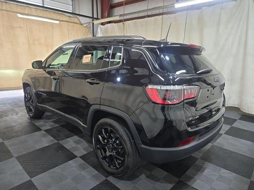 Diamond Black Crystal Pearlcoat 2026 Jeep Compass Latitude