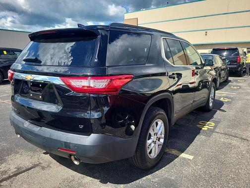 Mosaic Black Metallic 2020 Chevrolet Traverse LT Leather