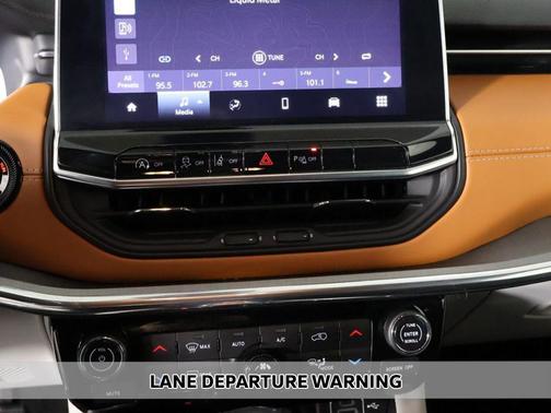 Bright White Clearcoat 2023 Jeep Compass Limited