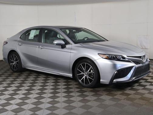 Celestial Silver Metallic 2023 Toyota Camry SE