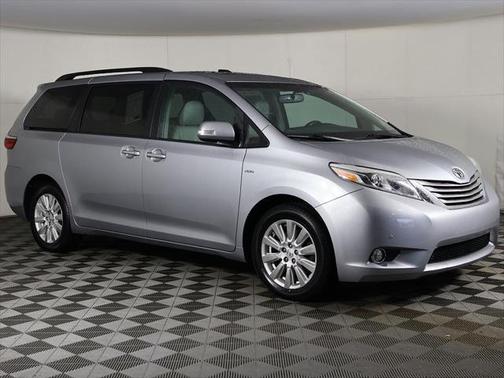2017 Toyota Sienna XLE