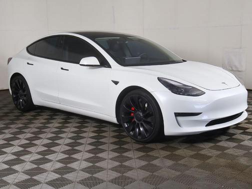 Pearl White Multi-Coat 2023 Tesla Model 3 Performance