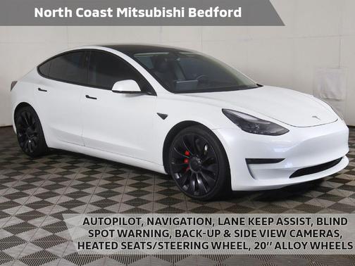 Pearl White Multi-Coat 2023 Tesla Model 3 Performance