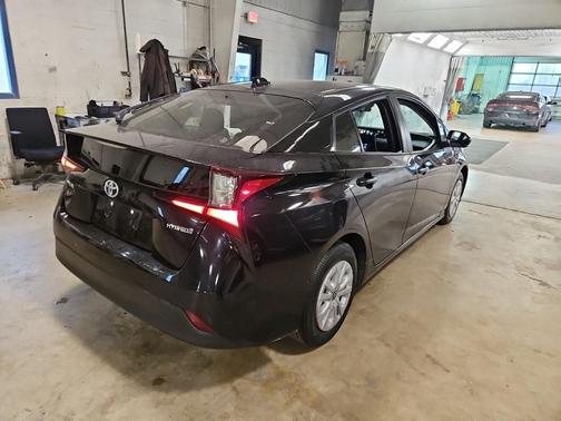2022 Toyota Prius LE