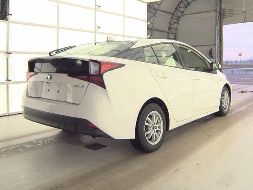 2022 Toyota Prius LE