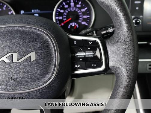 2022 Kia Carnival LX