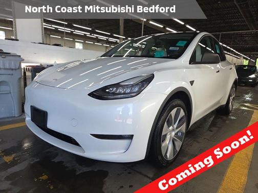 Pearl White Multi-Coat 2023 Tesla Model Y Long Range Dual Motor All-Wheel Drive
