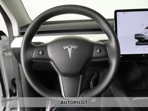 Pearl White Multi-Coat 2023 Tesla Model Y Long Range Dual Motor All-Wheel Drive