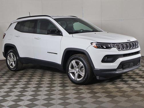 Bright White Clearcoat 2023 Jeep Compass Latitude