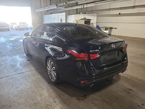 Super Black 2025 Nissan Altima 2.5 SL