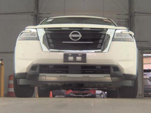 Pearl White Tricoat 2023 Nissan Pathfinder SL 4WD