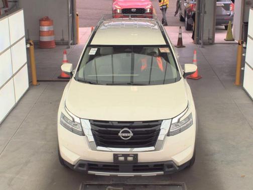 Pearl White Tricoat 2023 Nissan Pathfinder SL 4WD