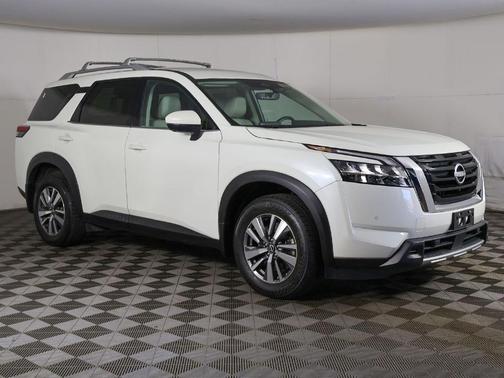 Pearl White Tricoat 2023 Nissan Pathfinder SL 4WD