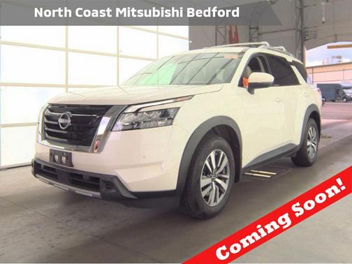 Pearl White Tricoat 2023 Nissan Pathfinder SL 4WD