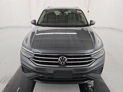 Platinum Gray Metallic 2023 Volkswagen Tiguan 2.0T SE