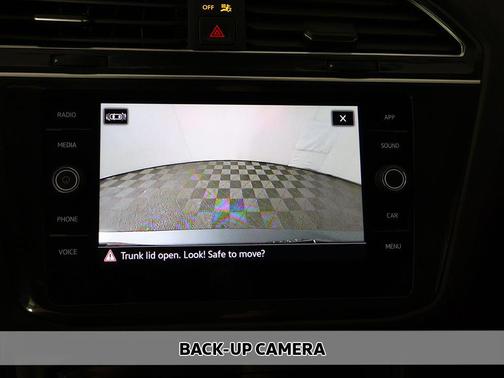 Platinum Gray Metallic 2023 Volkswagen Tiguan 2.0T SE