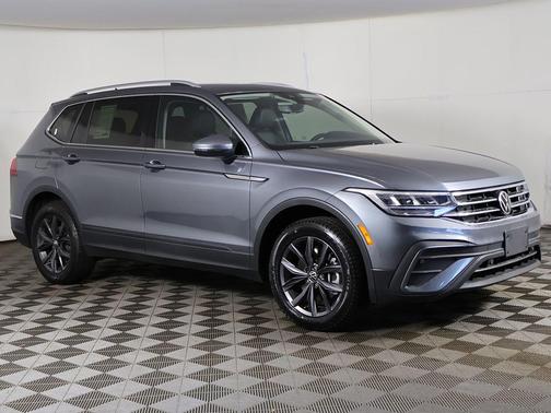 Platinum Gray Metallic 2023 Volkswagen Tiguan 2.0T SE