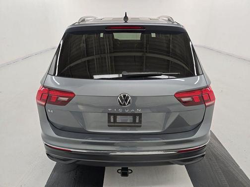 Platinum Gray Metallic 2023 Volkswagen Tiguan 2.0T SE
