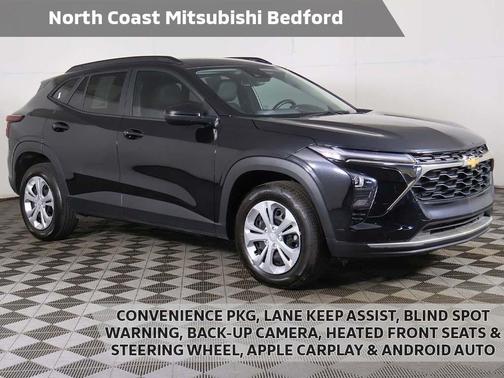 Mosaic Black Metallic 2025 Chevrolet Trax LT