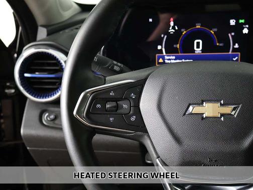 Mosaic Black Metallic 2025 Chevrolet Trax LT