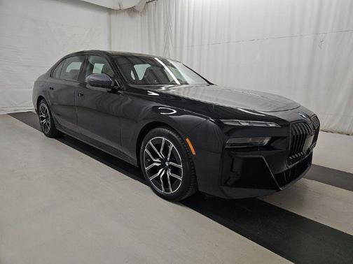 Black Sapphire Metallic 2023 BMW 760 i xDrive