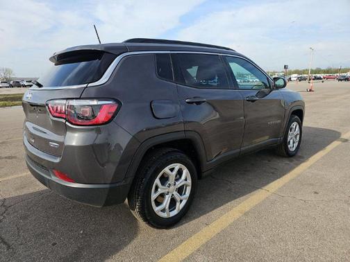 Baltic Gray Metallic Clearcoat 2024 Jeep Compass Latitude
