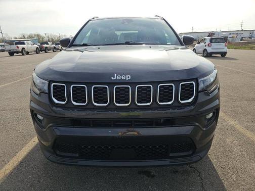 Baltic Gray Metallic Clearcoat 2024 Jeep Compass Latitude